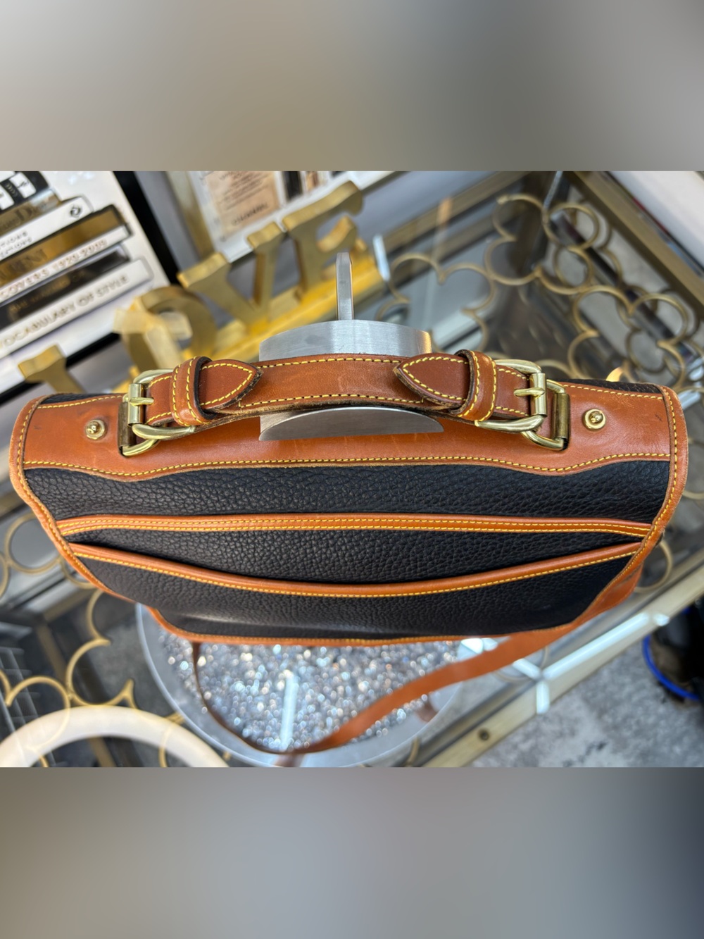 Dooney & Bourke vintage made in Costa Rica All-Weather Leather Carrier Bag EUC - Picture 4 of 15